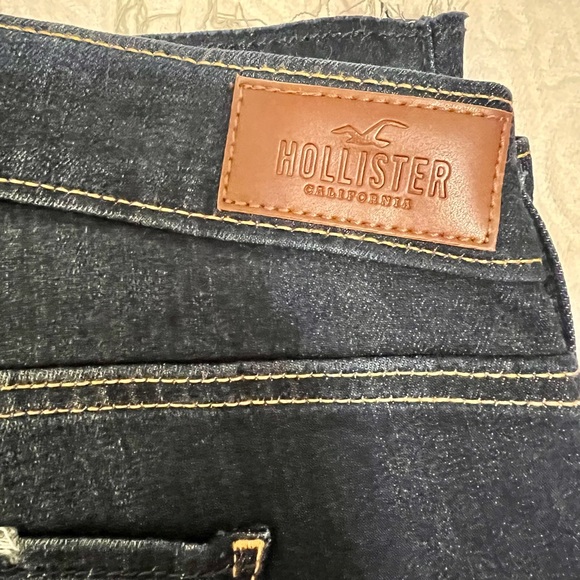 Hollister Low Rise Super Skinny Ripped Jeans. Size 9R - Picture 5 of 6